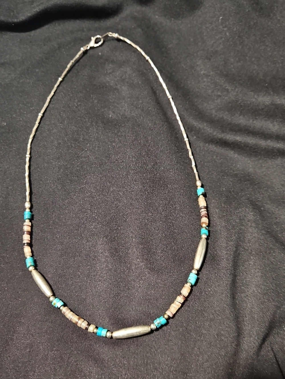 🌴Silver-Tone Beaded Necklace with Turquoise Accents